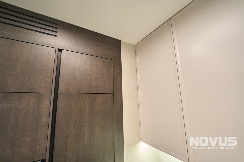 П-образная премиальная кухня в клубном доме «Edison House»