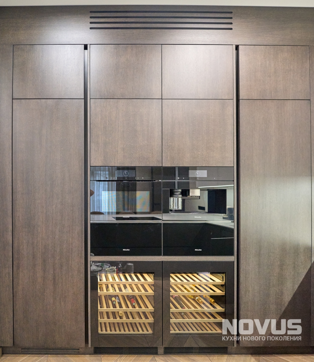 П-образная премиальная кухня в клубном доме «Edison House»