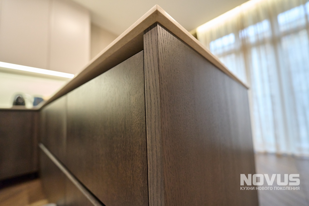 П-образная премиальная кухня в клубном доме «Edison House»