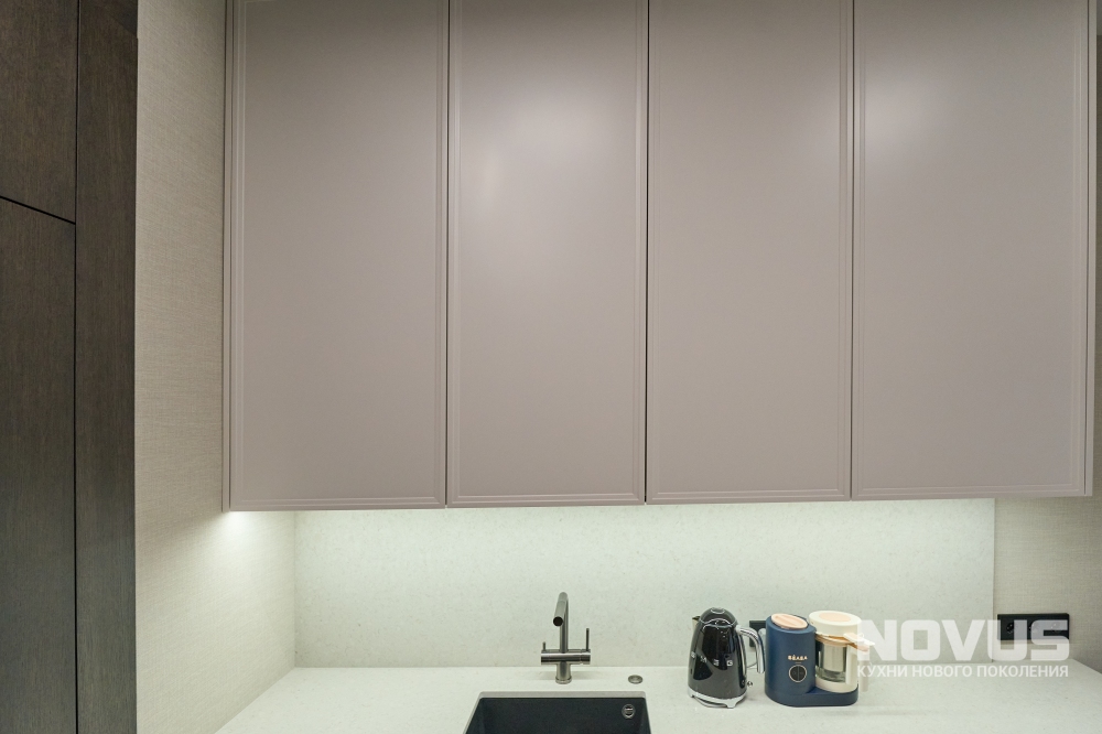 П-образная премиальная кухня в клубном доме «Edison House»