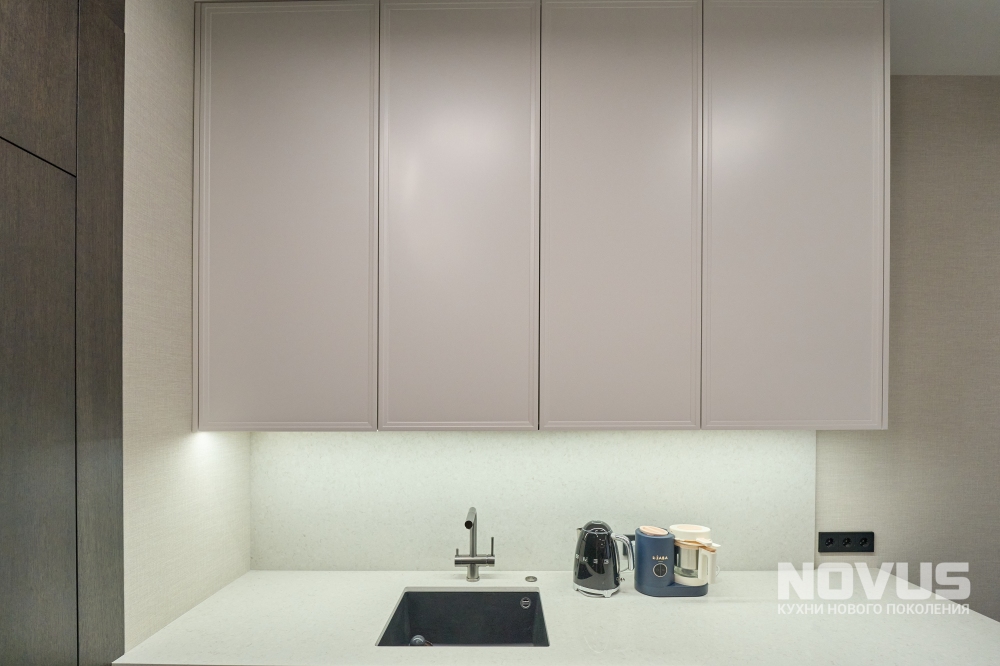 П-образная премиальная кухня в клубном доме «Edison House»