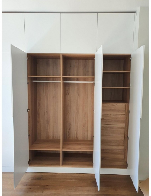 Распашные шкафы