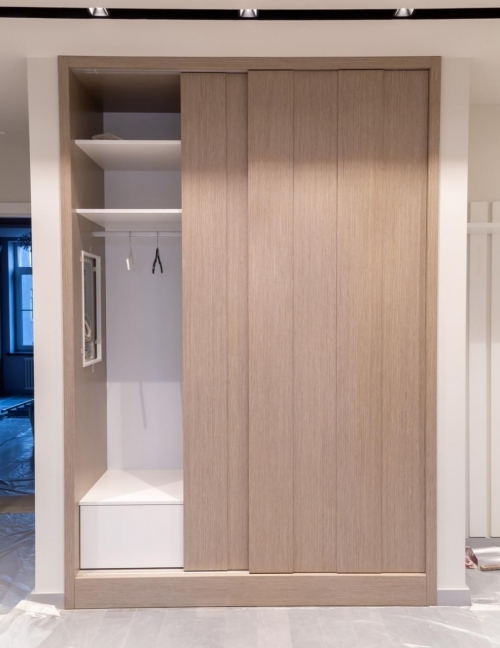 Шкафы-купе из массива